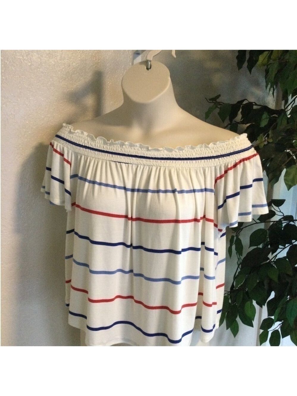 SO on or off shoulder short sleeve top Woman’s Juniors XL white blue red - Picture 13 of 15